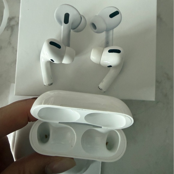 Apple AirPods Pro with MagSafe Charging Case - Picture 6 of 6